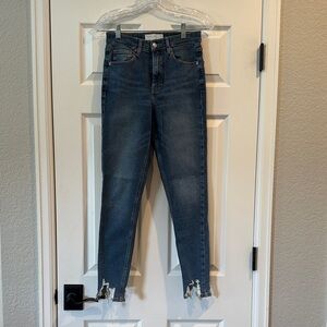 Topshop Jamie high rise skinny jeans with Distressed Hem